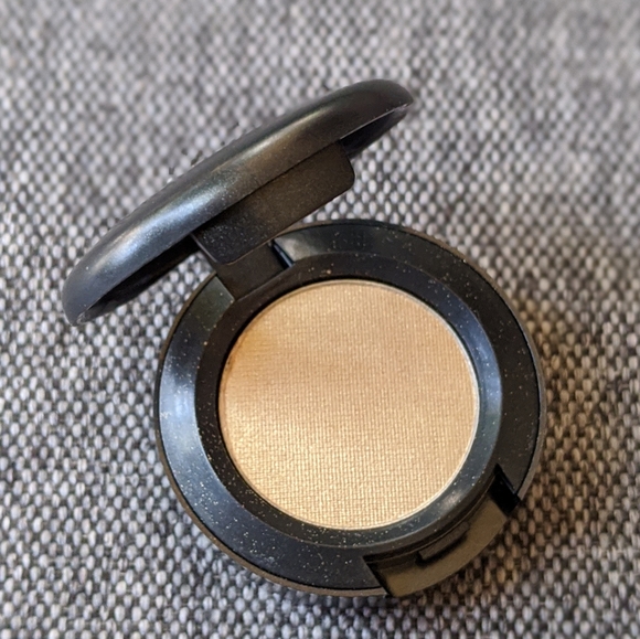 MAC Eyeshadow Prizey Discontinued - Picture 2 of 5